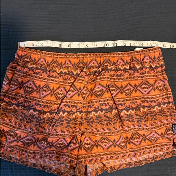 Patagonia Women's Barely Baggies shorts in the Mangrove Tiki pattern - Picture 9 of 10